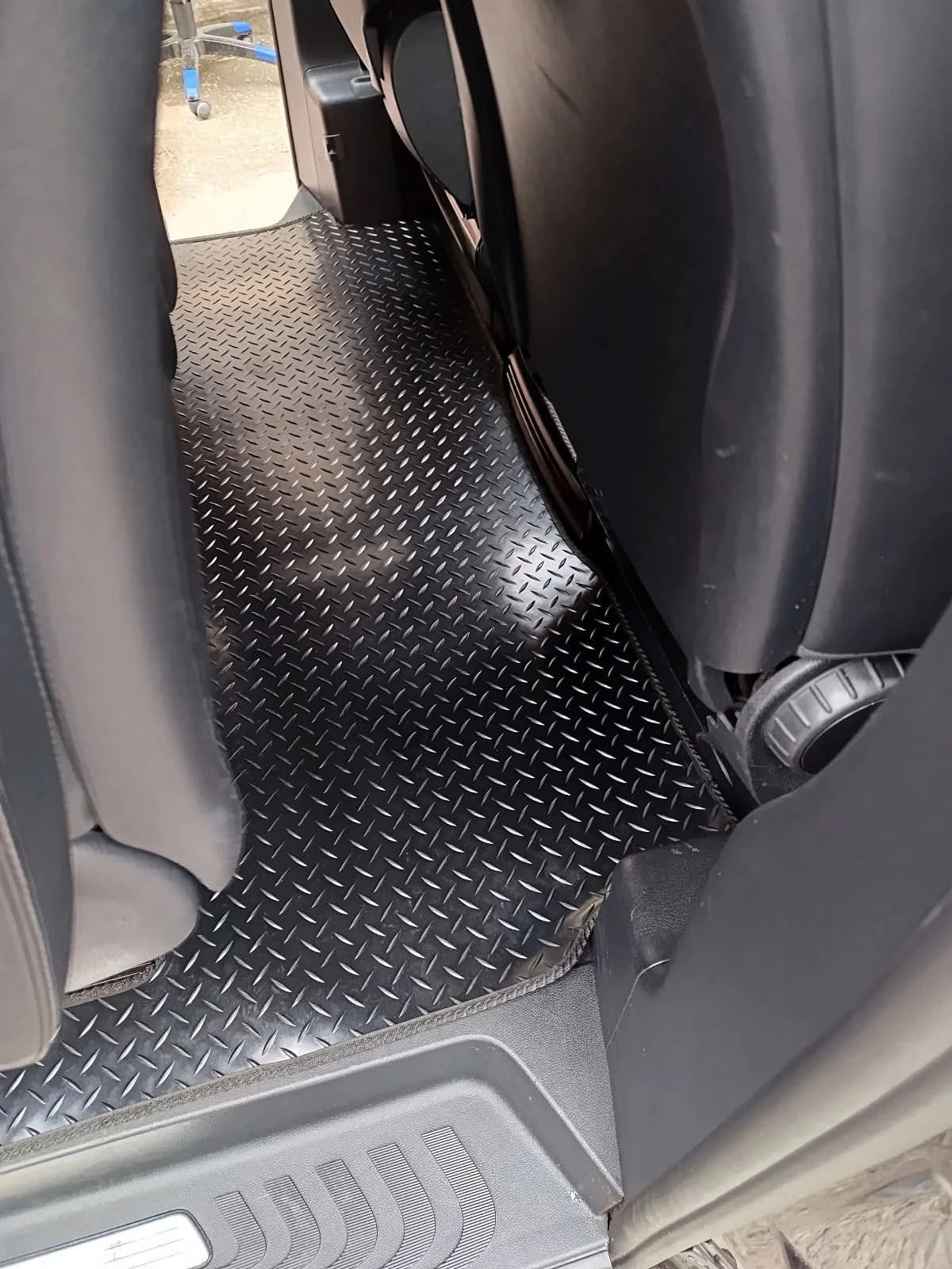 FOR MERCEDES BENZ V CLASS XLWB 2015-ON CONFERENCE STYLE, TAILORED RUBBER MATS
