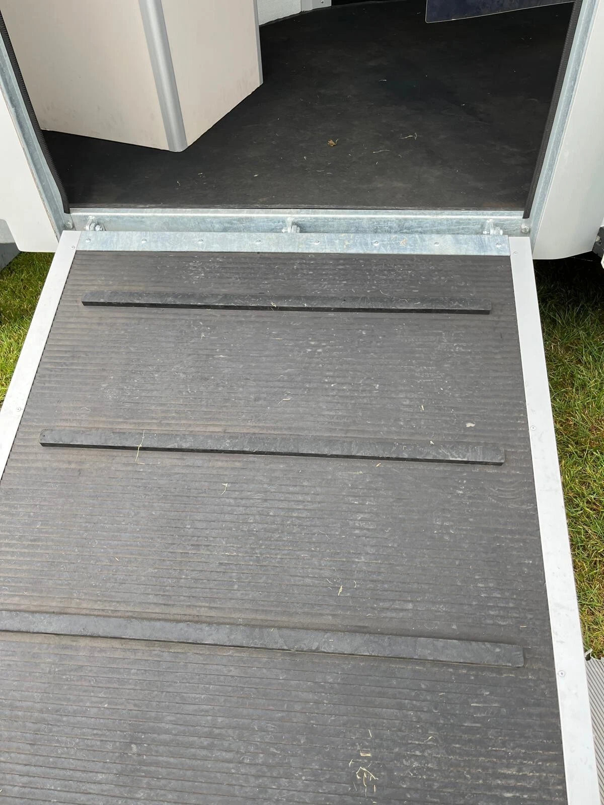 Delta Mart Heavy-Duty Rubber Ramp Mat for Horse Box Trailers – 135cm x 109cm