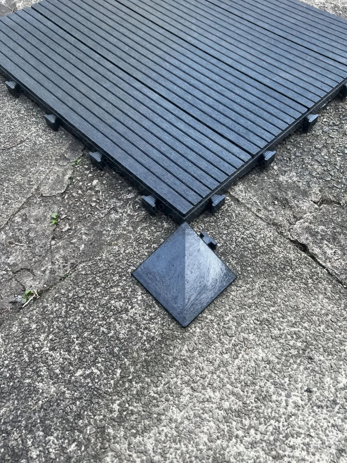 1 х Garden Interlocking Decking Corner Tile - Corner for 45 x 45cm Tiles