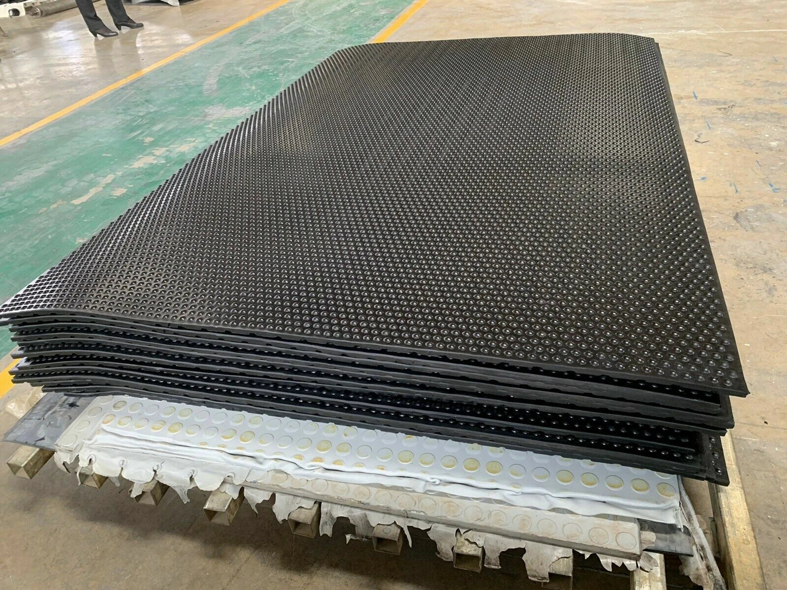 Rubber stable horse mat, 12mm Thickness (6ft x 4ft) Heavy Duty bubble top 25kg