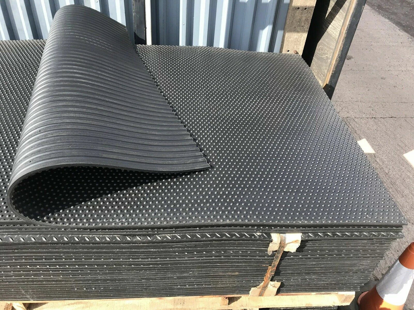 Rubber Floor Gym mats, Commercial Flooring 18mm(6ftx4ft) Foot Bubble Top Pattern