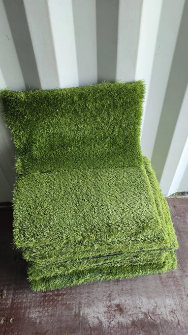Artificial Grass Mat Rug. Golf. Sports. Pets. Camping. Surf. Beach. 55cm x 40cm