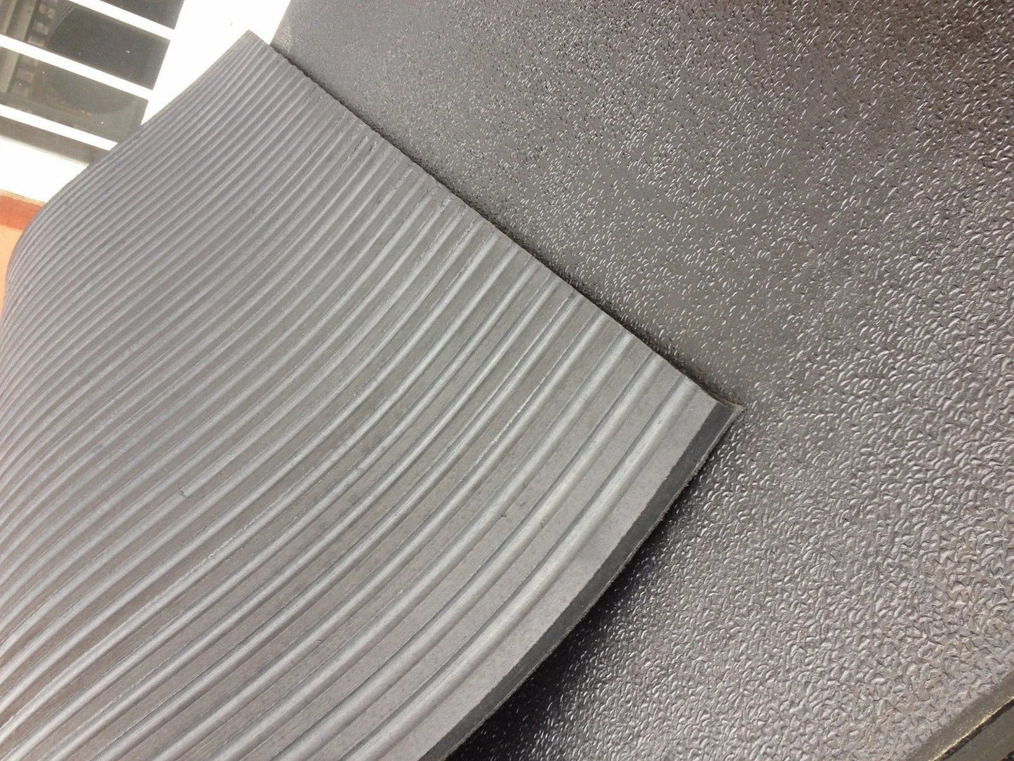 Heavy Duty Rubber Stable Mat 6ftx4ft 15mm amoeba design/Horse Mats/ Easy sweep
