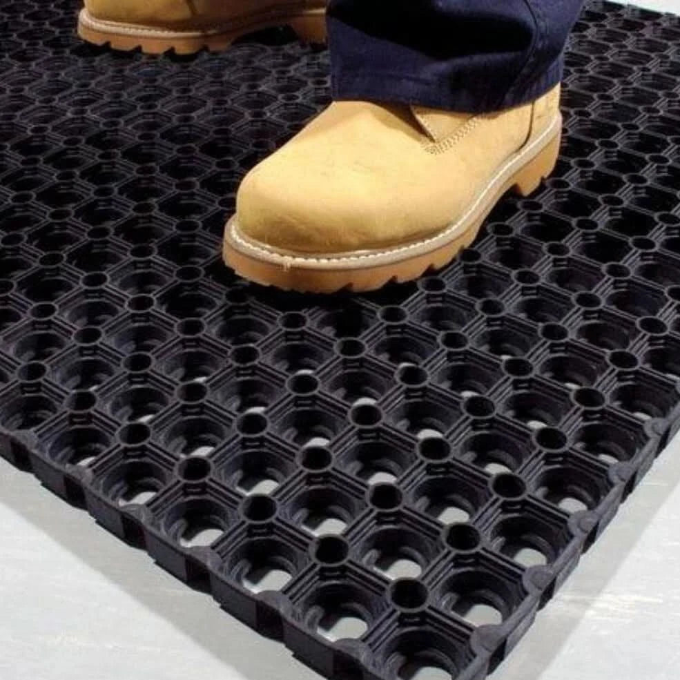 2x Heavy Duty Rubber Grass Protection Mats 22mmx 1.5m x 1m– Free Pegs & Delivery