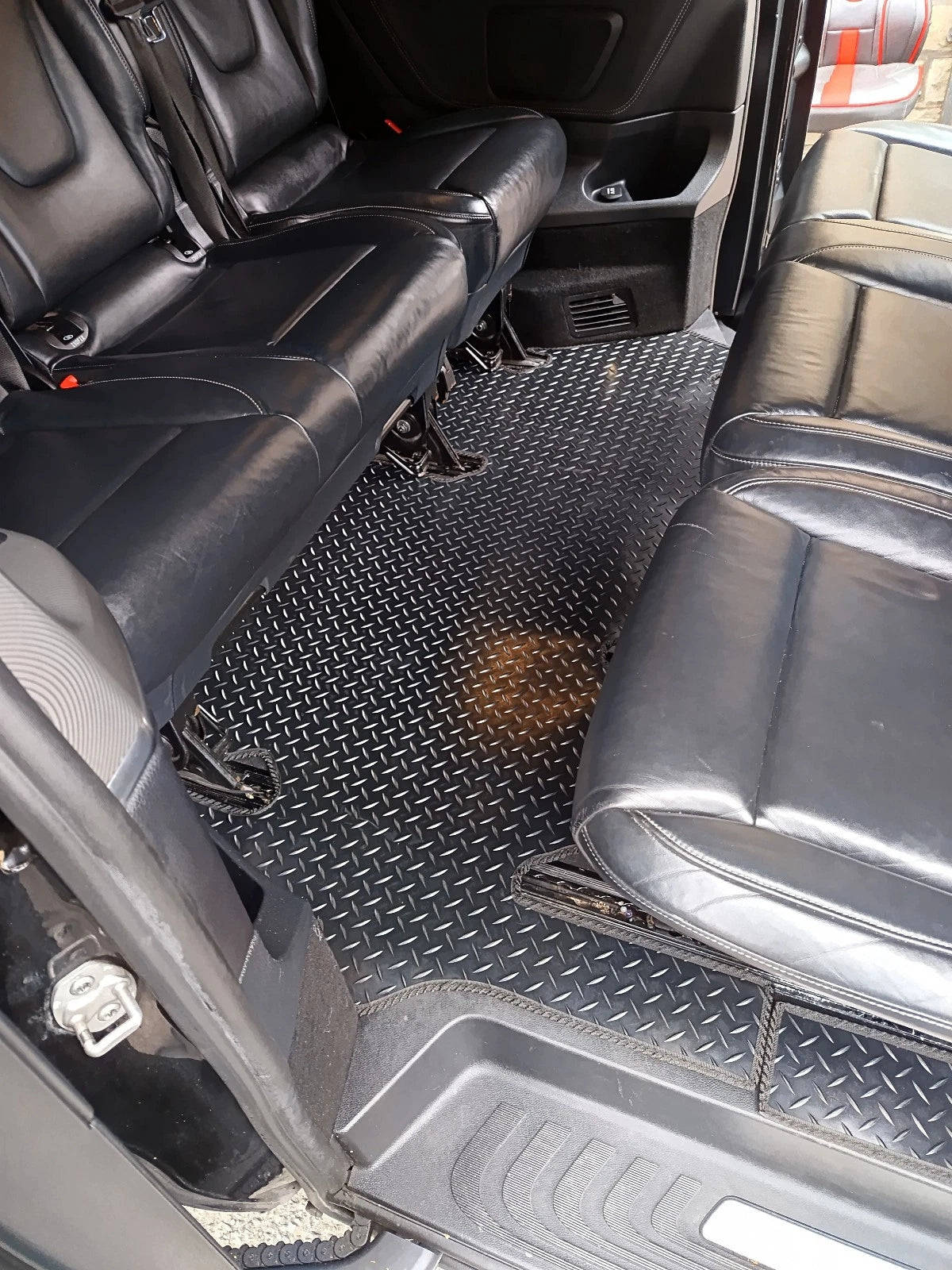 FOR MERCEDES BENZ V CLASS XLWB 2015-ON CONFERENCE STYLE, TAILORED RUBBER MATS