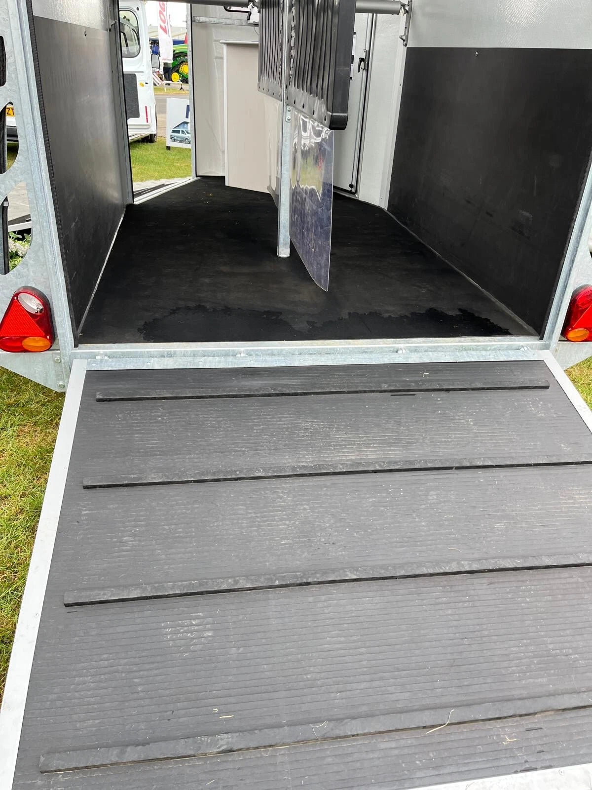 Delta Mart Heavy-Duty Rubber Ramp Mat for Horse Box Trailers – 135cm x 109cm