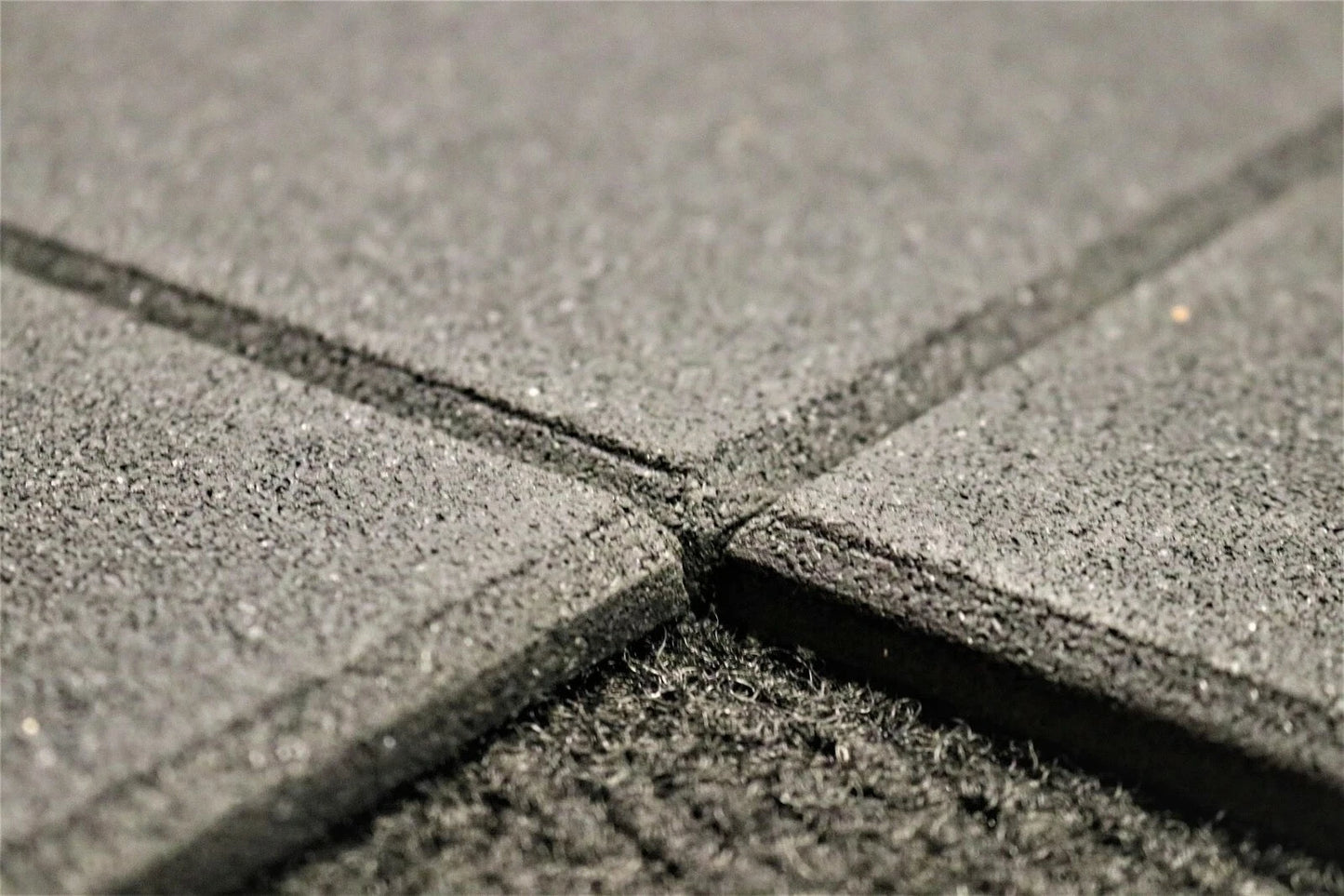 10mm Rubber Gym Tiles Fitness Flooring, 1m2 Black, Beveled Edges, Free-weights