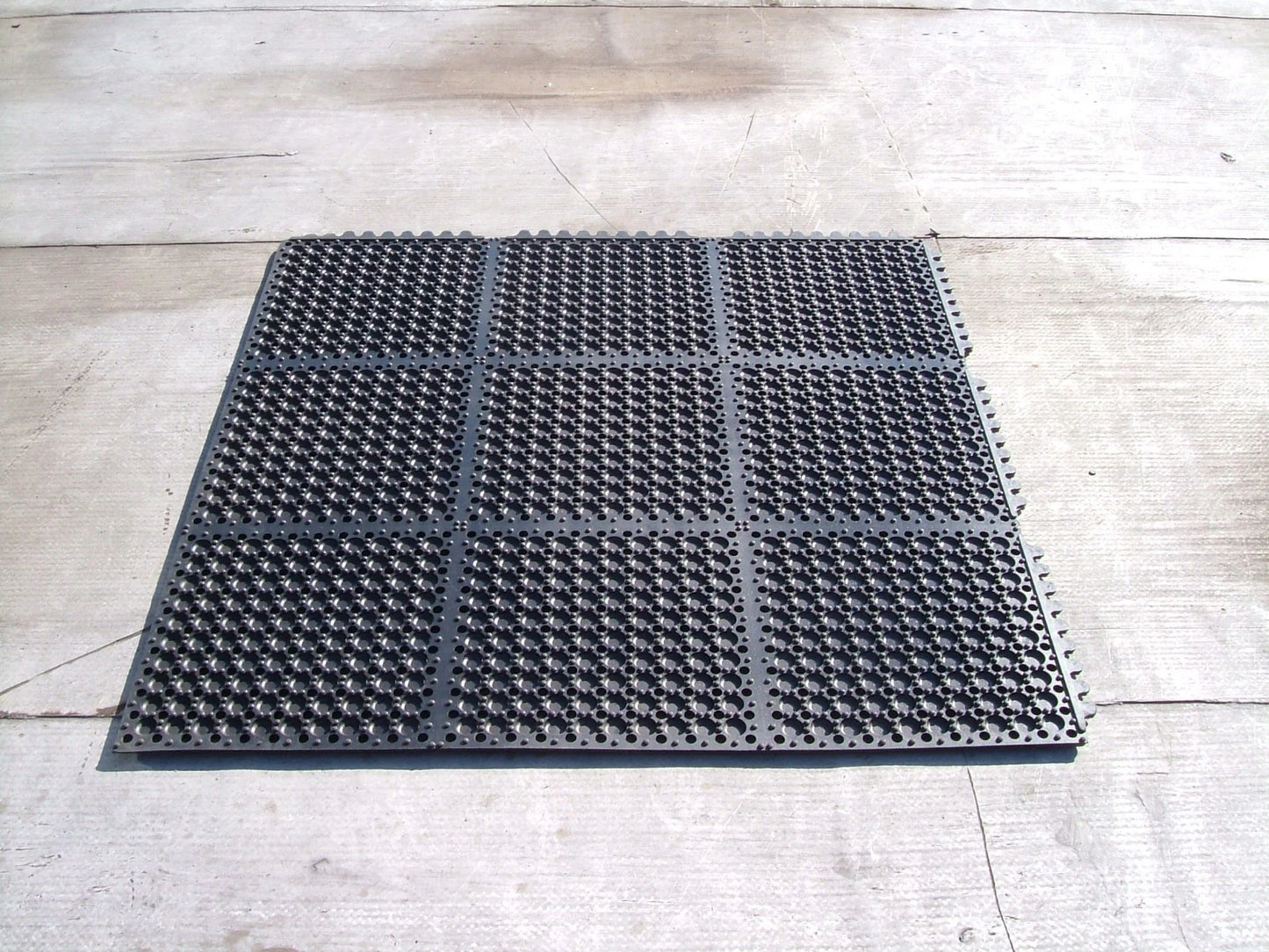 4pcs SOLID Rubber CHECKER Gym garage workshop gym floor mats (NOT cheap foam)