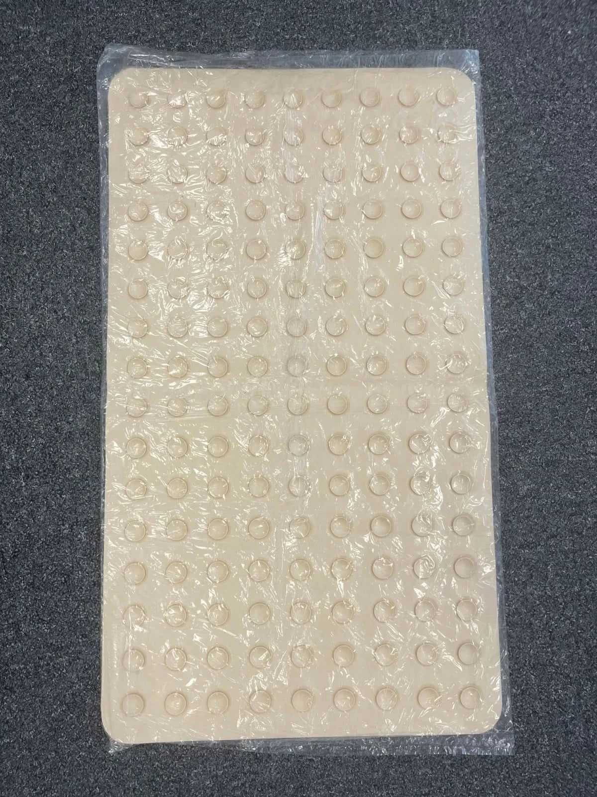 TRIXES Non-Slip Bath Mat - Cream Rubber Mat with Suction Pads for Bath or Shower