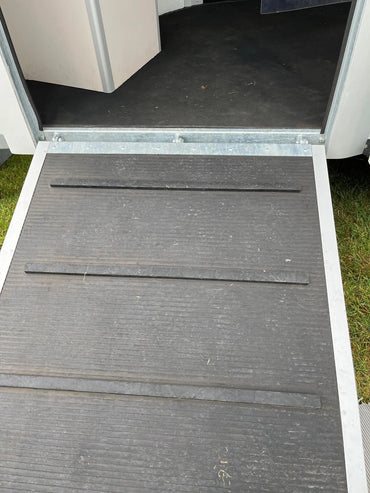 Horse box Trailer Ramp mat 110cm wide x 135cm long x 20mm Rib thickness