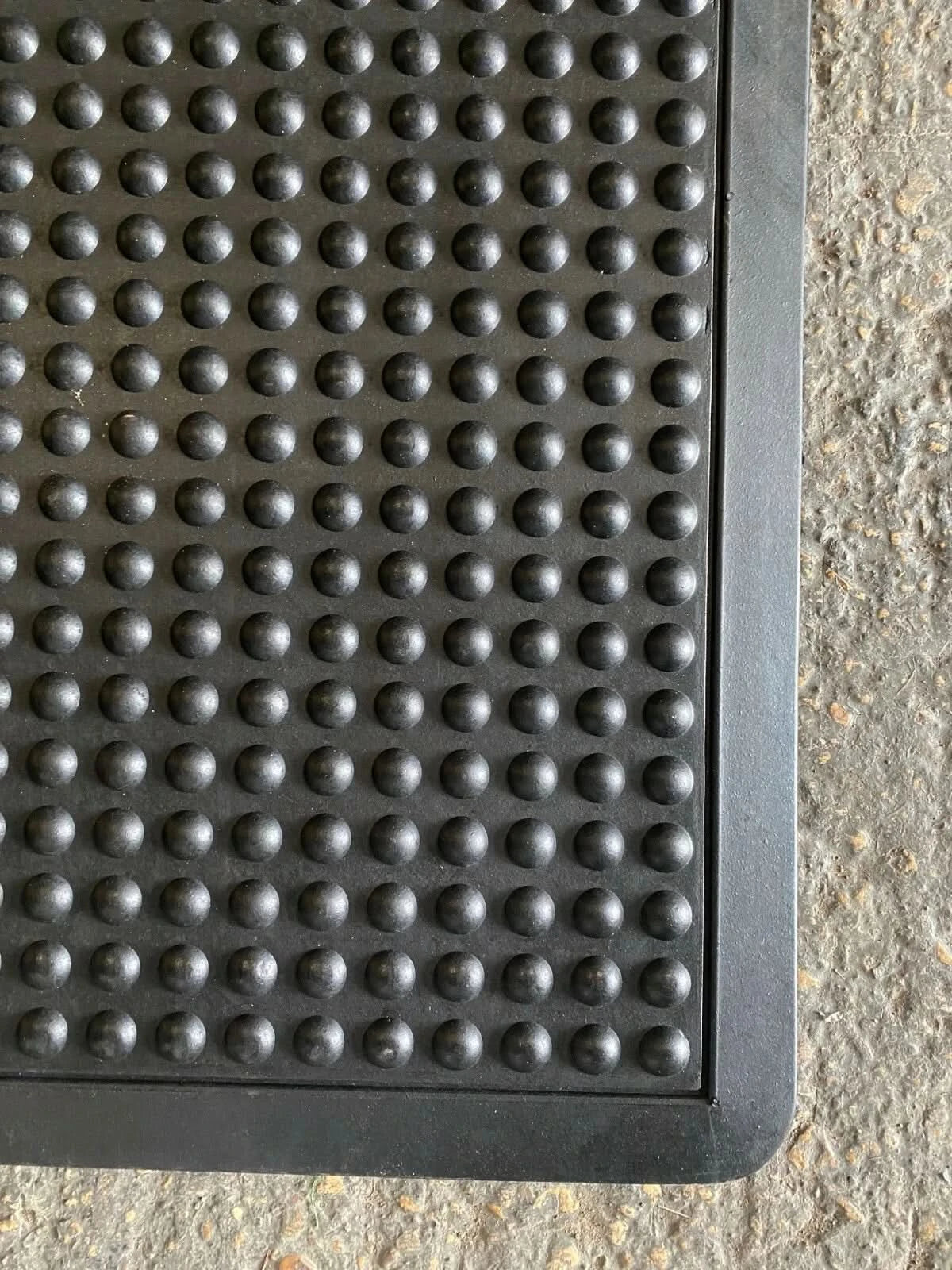 Large Anti Slip Rubber Mat Industrial Matting Safety With bubble Indoor Outdoor